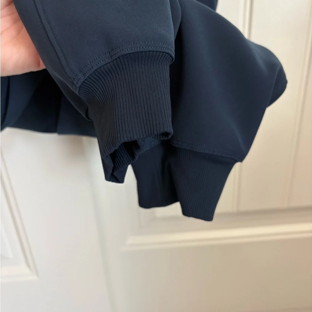 Lululemon On The Fly Jogger True Navy size 4